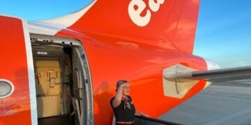 Easyjet Cabin Crew