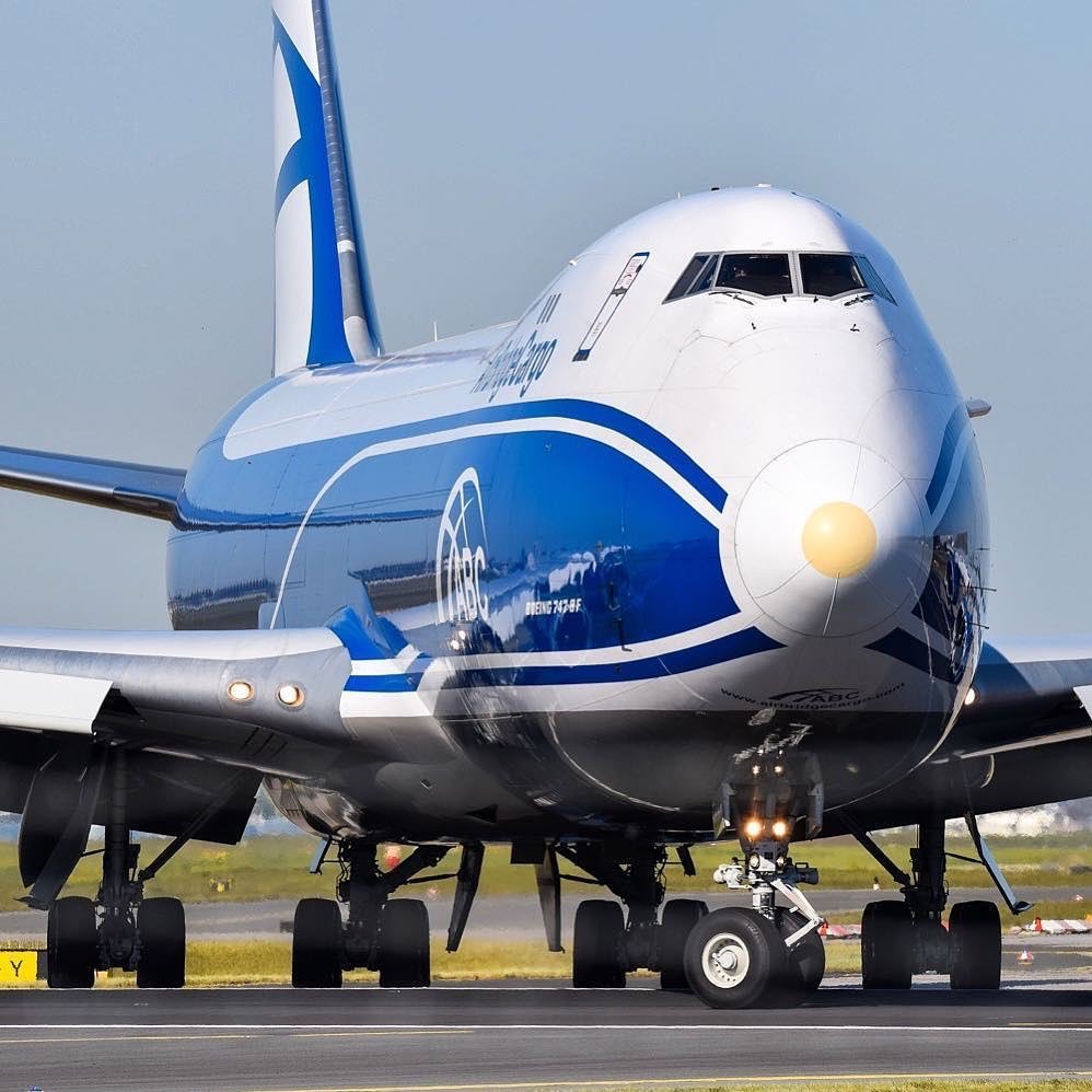 Boeing 747-8 Taxi