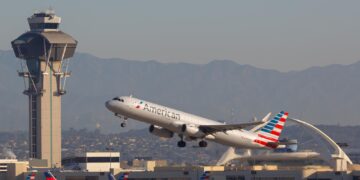 A Bumpy Ride: American Airlines Flight's Hard Landing in Maui