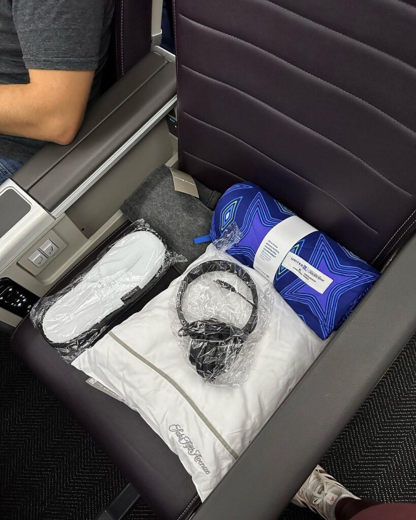 United Airlines Premium Plus Headphone