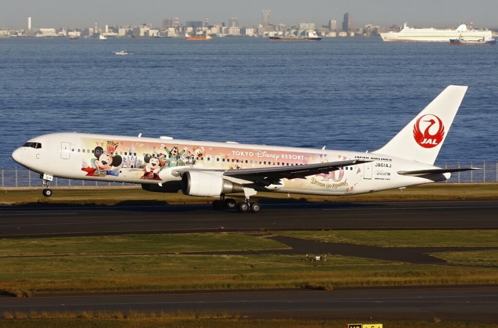 Japan Airlines Boeing 767-346/ER at Haneda International Airport